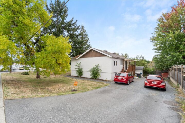 Property Photo: 1627 Northfield Rd BC V9S 3A8