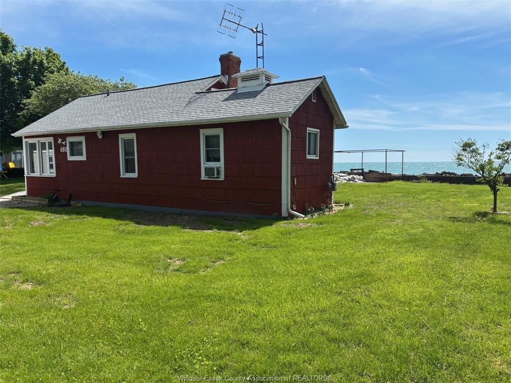 Photo de la propriété:  680 Point Pelee Drive  ON N8H 3V4 