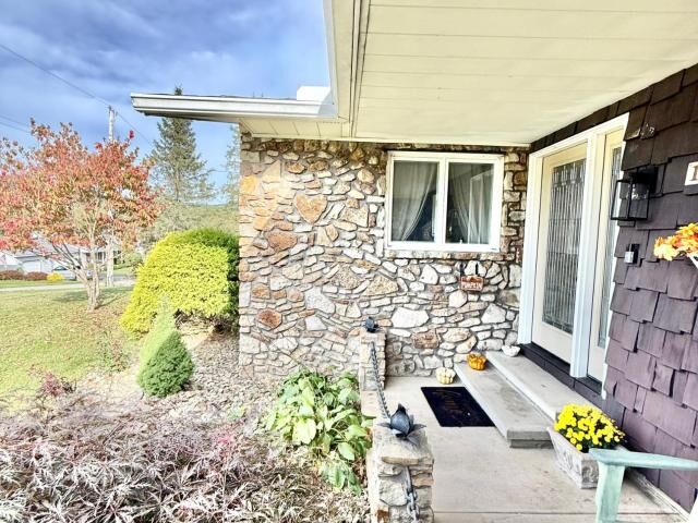 Property Photo:  121 Seventh Street  PA 16371 