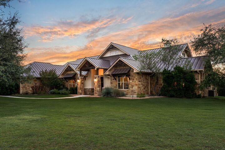 Property Photo:  1010 Vista Ridge Drive  TX 78663 