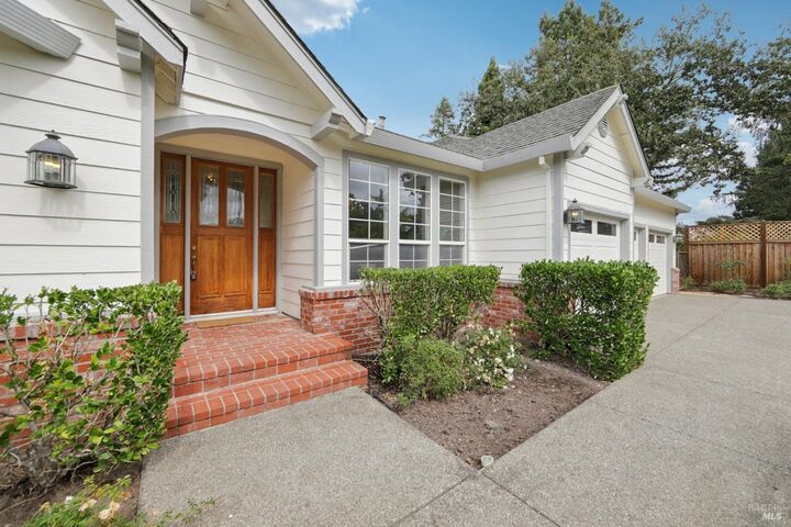 Property Photo:  498 Sierra Vista Road  CA 95401 