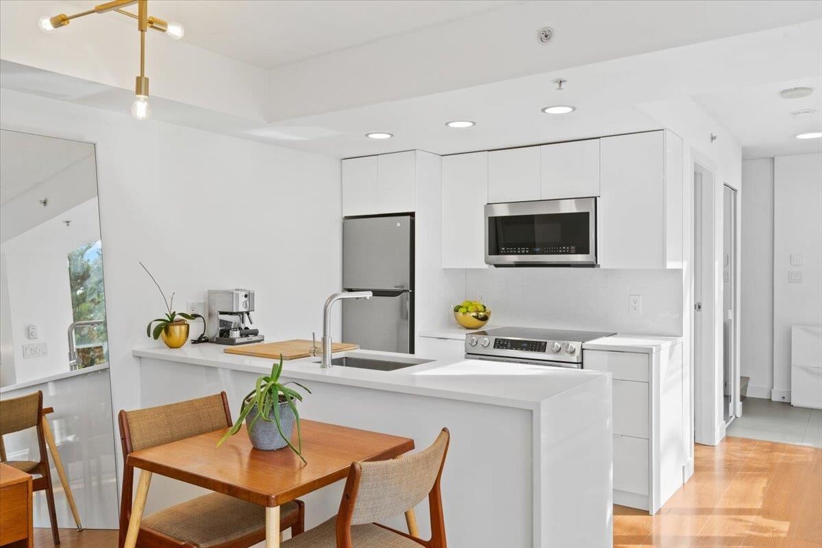 Property Photo:  37 Keefer Place  BC V6B 1P8 