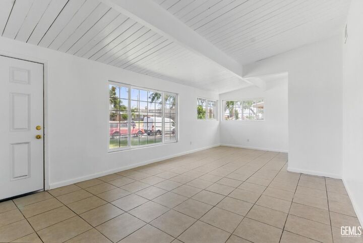 Property Photo: 2804 Haley Street CA 93305