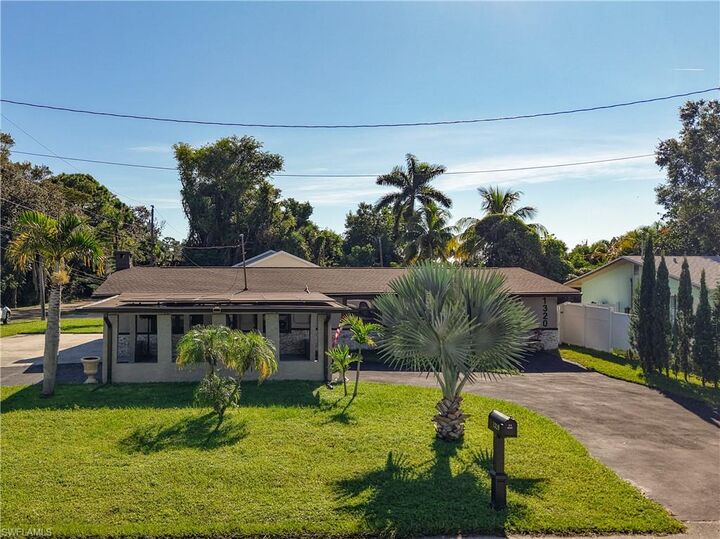 Property Photo:  1320 Lavin Ln  FL 33917 