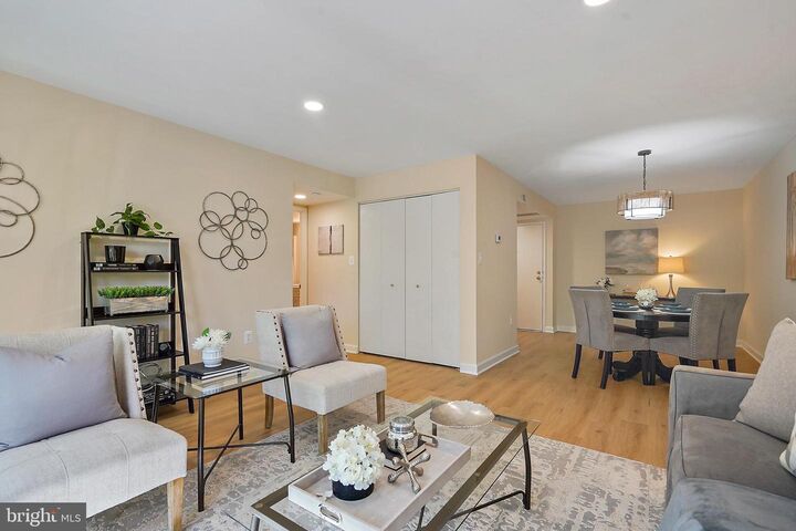 Property Photo:  1600 Prince Street 102  VA 22314 