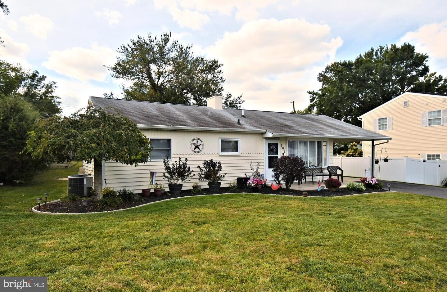 Property Photo:  208 Suffolk Road  PA 19030