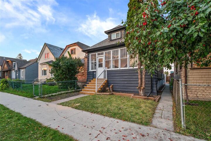 Property Photo:  1607 Alexander Avenue  MB R3E 1M1 
