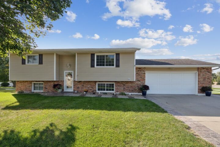 1002 17th Street W  Vinton IA 52349 photo