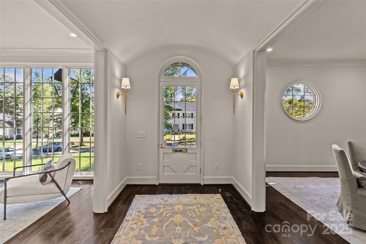 Property Photo: 2201 Beverly Drive NC 28207