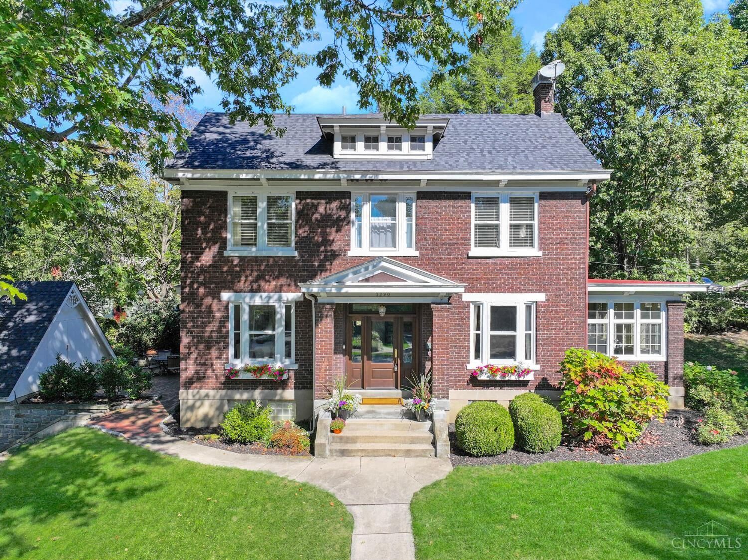 Property Photo:  3290 Observatory Avenue  OH 45208 