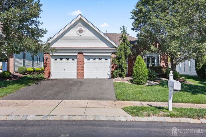 Property Photo:  6 Glen Eagles Way  NJ 08831 