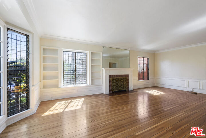Property Photo:  1137 Meadowbrook Ave  CA 90019 