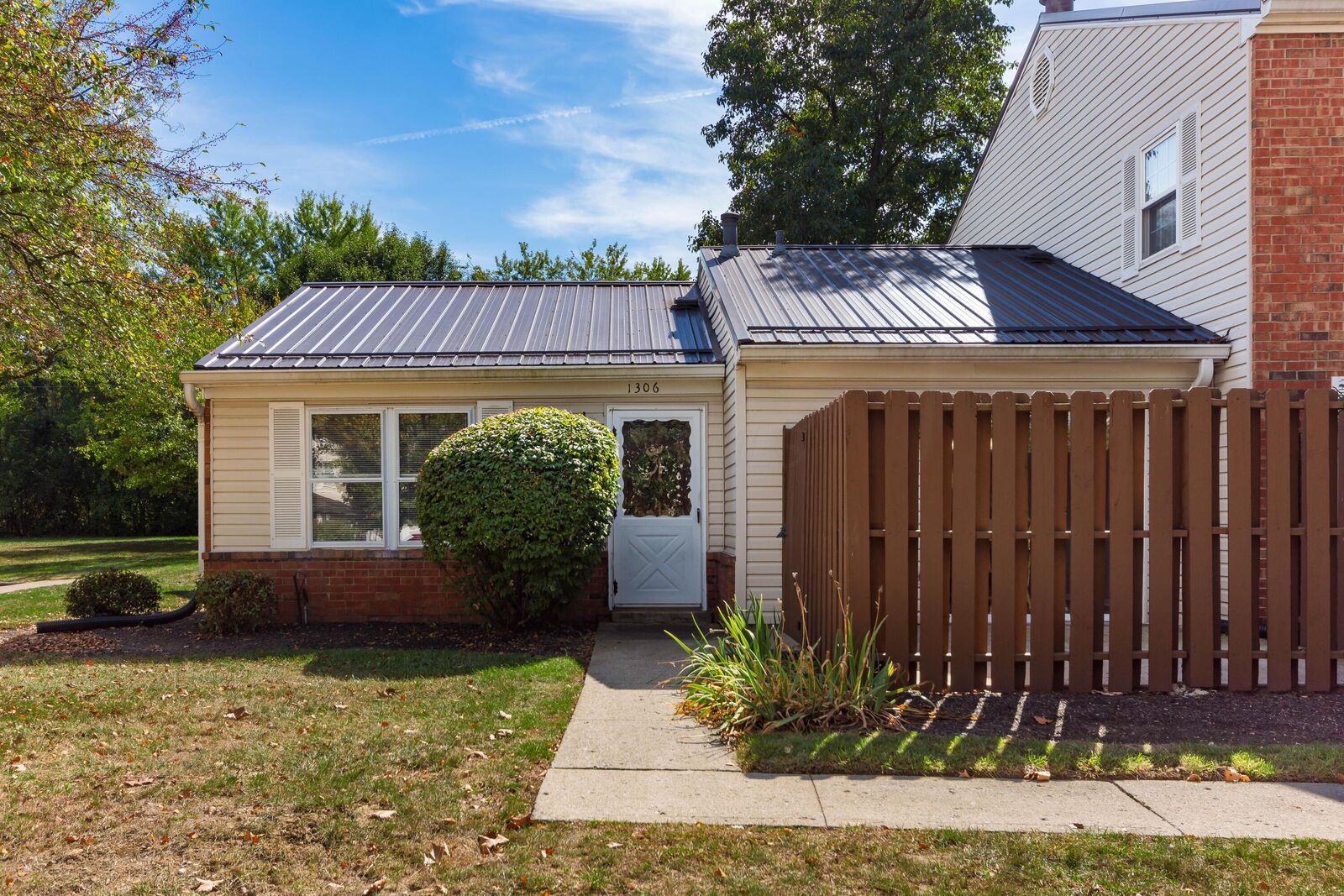 Property Photo:  1306 Lowland Court  OH 43204 