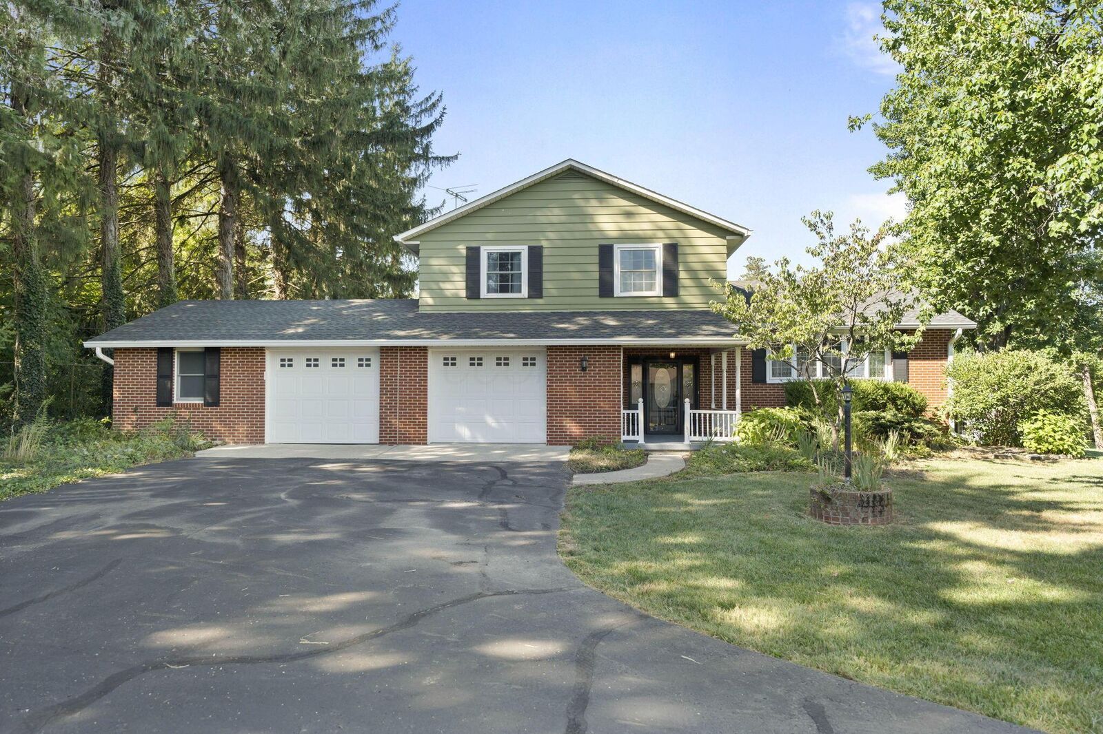 Property Photo: 111 Edwards Road OH 43031