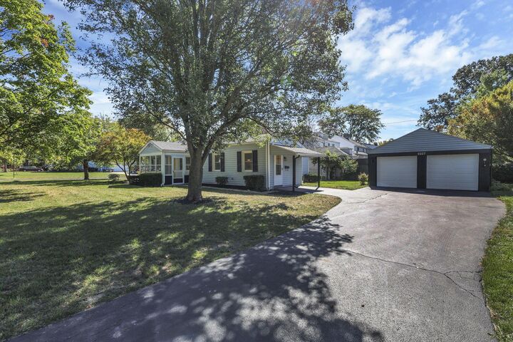 Property Photo: 2227 Zollinger Road OH 43221