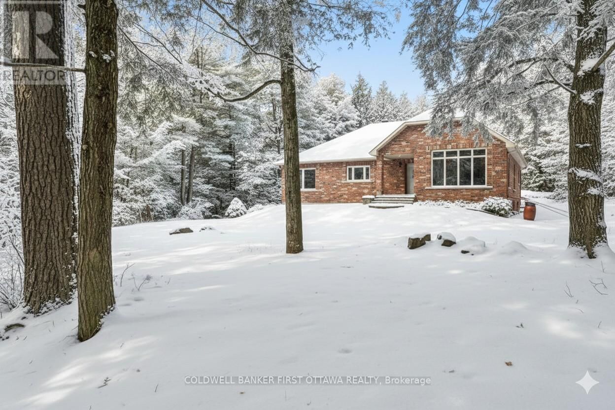 Property Photo:  139 Sheil Drive  ON K7H 0G7 