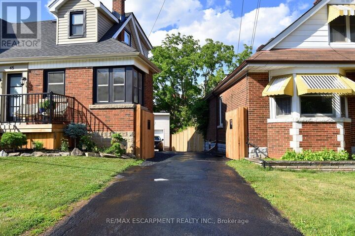 Property Photo: 45 Dunkirk Drive ON L8K 4W9