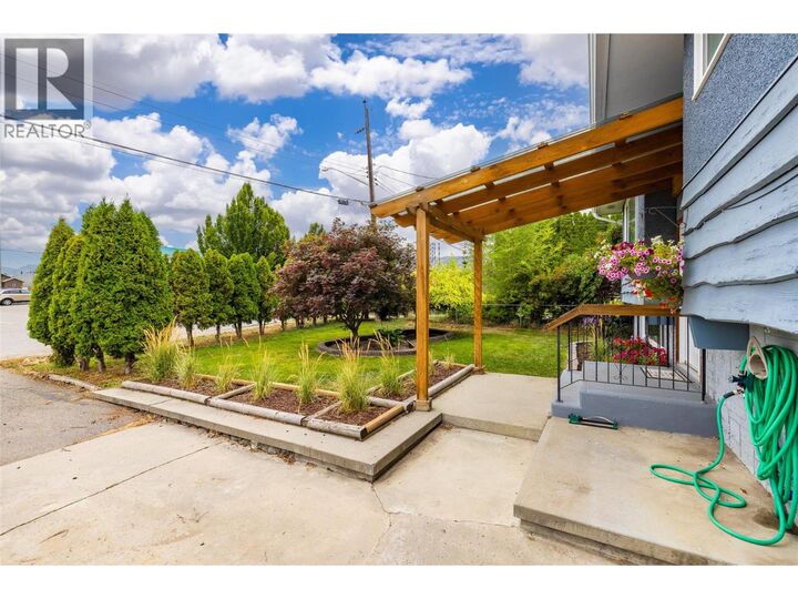 Photo de la propriété:  2430 Apollo Road  BC V4T 1P6 