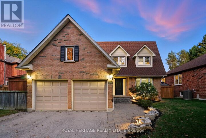 Property Photo:  30 Chatsworth Crescent  ON L1R 1J3 