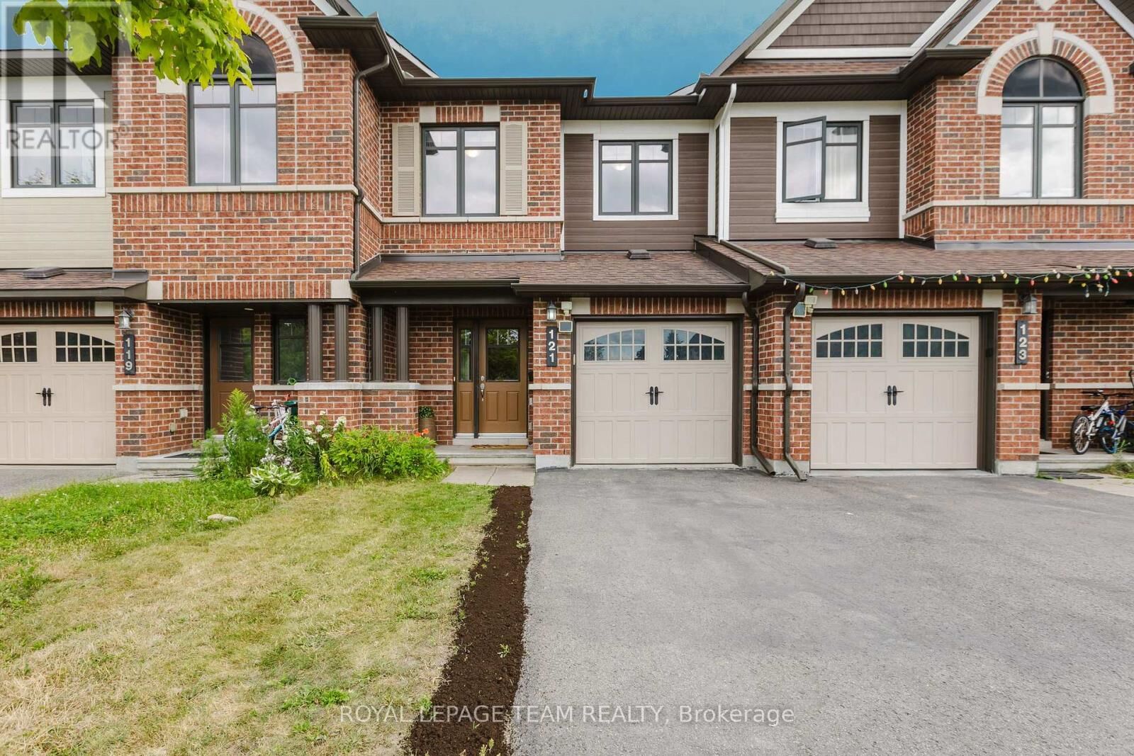 Property Photo:  121 Mancini Way  ON K2J 5X3 