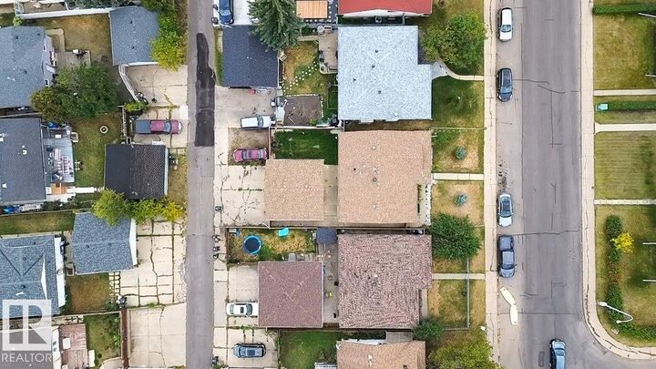 Property Photo:  11736 152 Avenue NW  AB T5X 1S8 