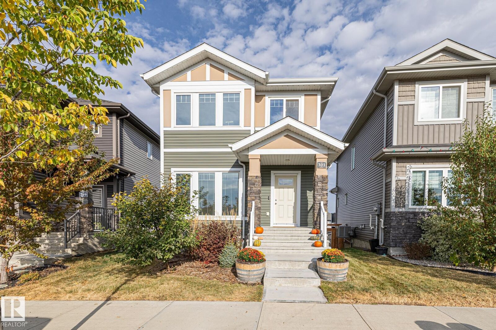 Property Photo: 301 Hawks Ridge Boulevard NW AB T5S 0M3