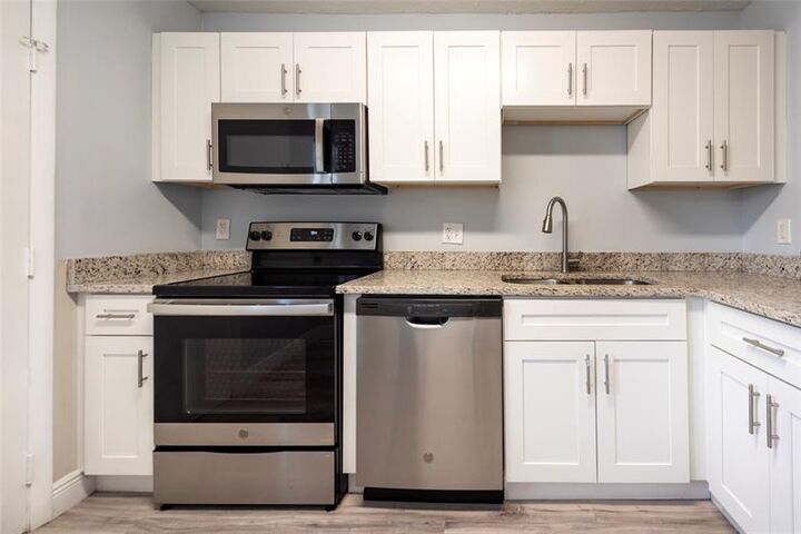 Property Photo: 6061 N Falls Circle Dr 102 FL 33319