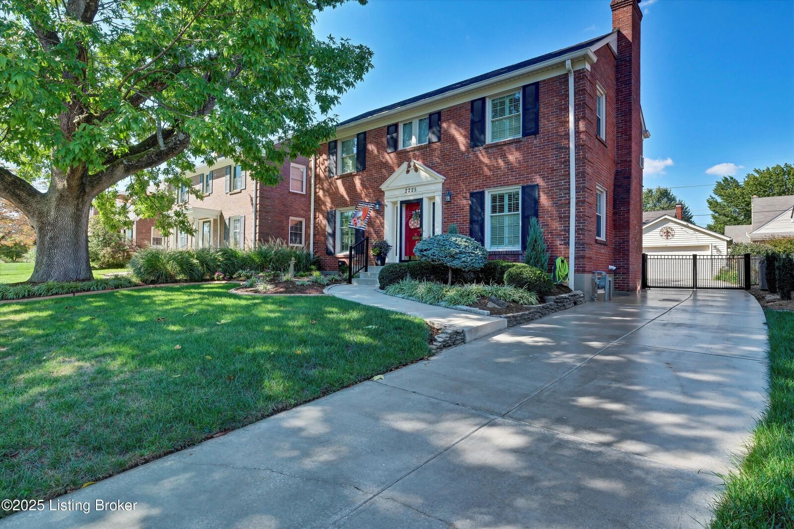 Property Photo: 2225 Brighton Dr KY 40205