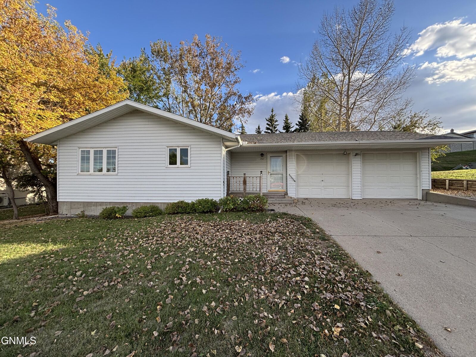 Property Photo: 707 3rd Street NW ND 58523
