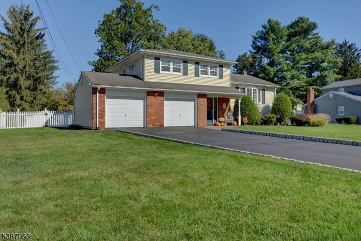 Property Photo: 14 Evelyn Pl NJ 07444