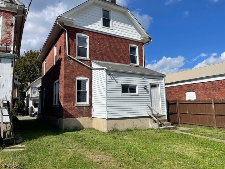 Property Photo:  192 Irwin St  NJ 08865 
