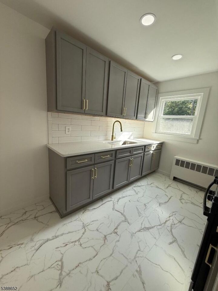 Property Photo:  5 Park St  NJ 07465 