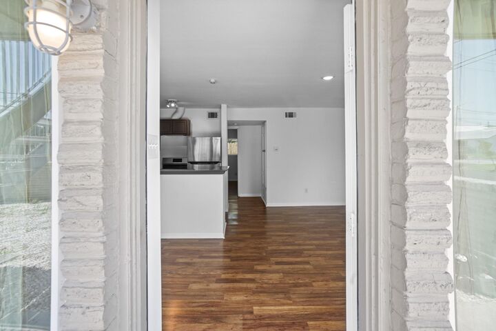 Property Photo:  1408 Hughes Street 4  TX 77023 