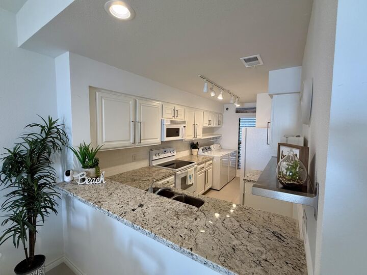 Property Photo: 7700 Seawall Blvd Boulevard 403 TX 77551