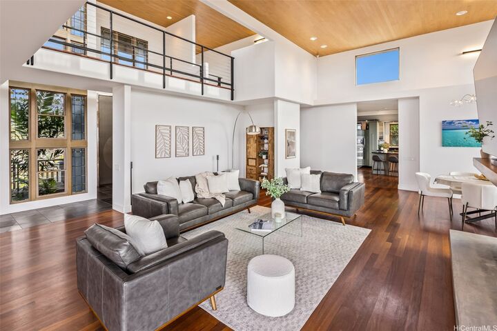 Property Photo:  2960 Laola Place  HI 96813