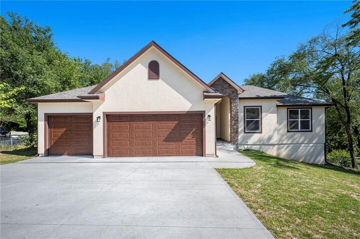 3711 N Wayne Avenue  Kansas City MO 64116 photo