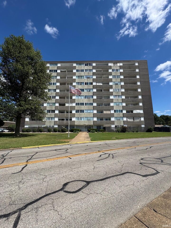 1100 Erie Avenue 206  Evansville IN 47715 photo