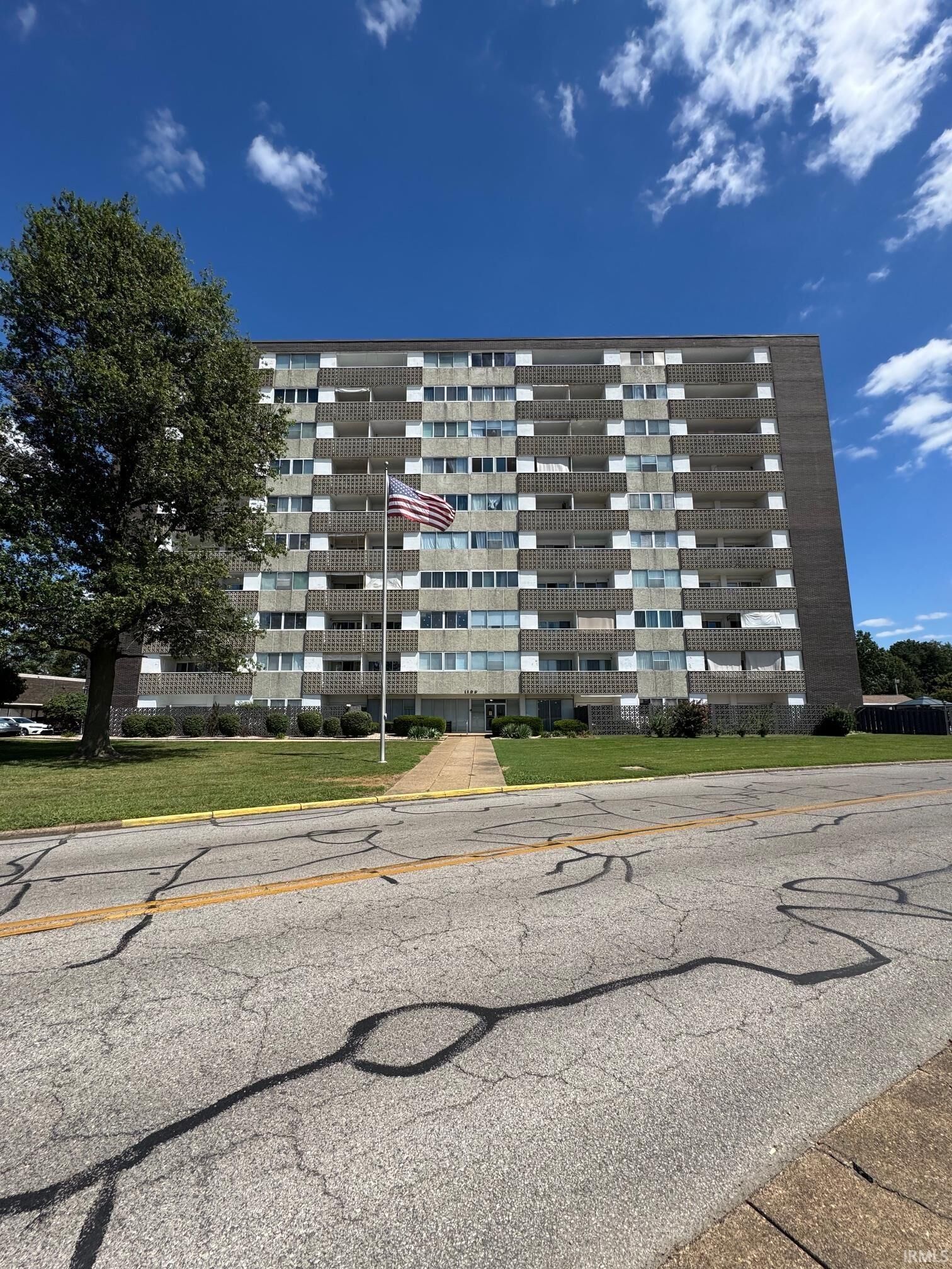 Property Photo:  1100 Erie Avenue 206  IN 47715 