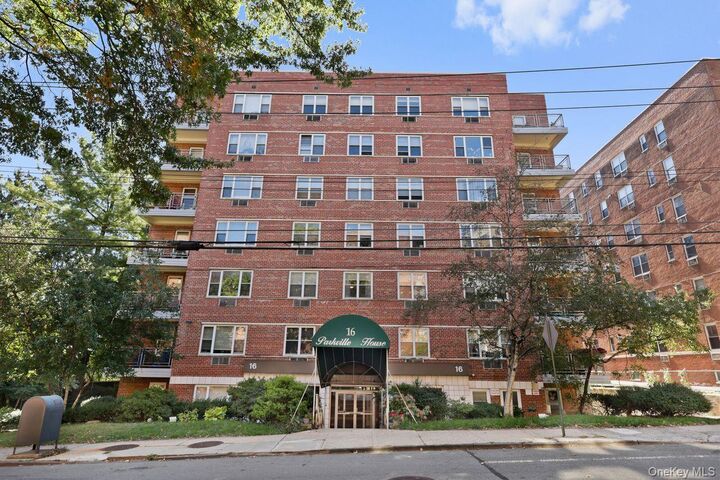 Property Photo:  16 Lake Street 5H  NY 10603 