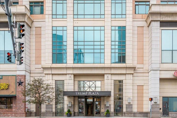 Property Photo:  175 Huguenot Street 2208  NY 10801 