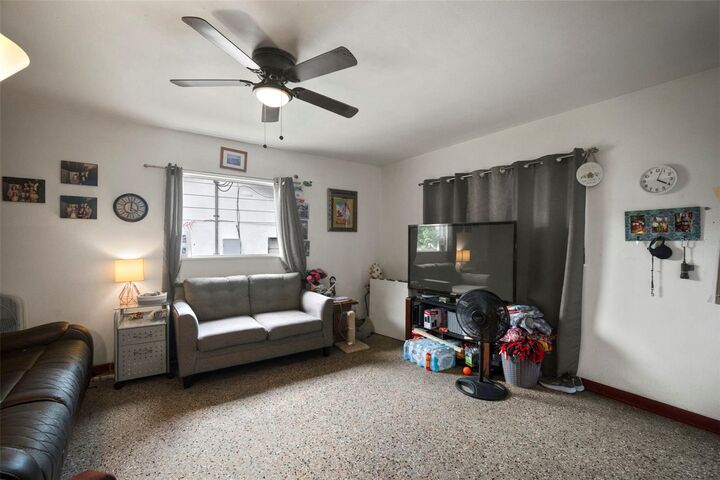 Property Photo: 2904 E Waters Avenue FL 33604