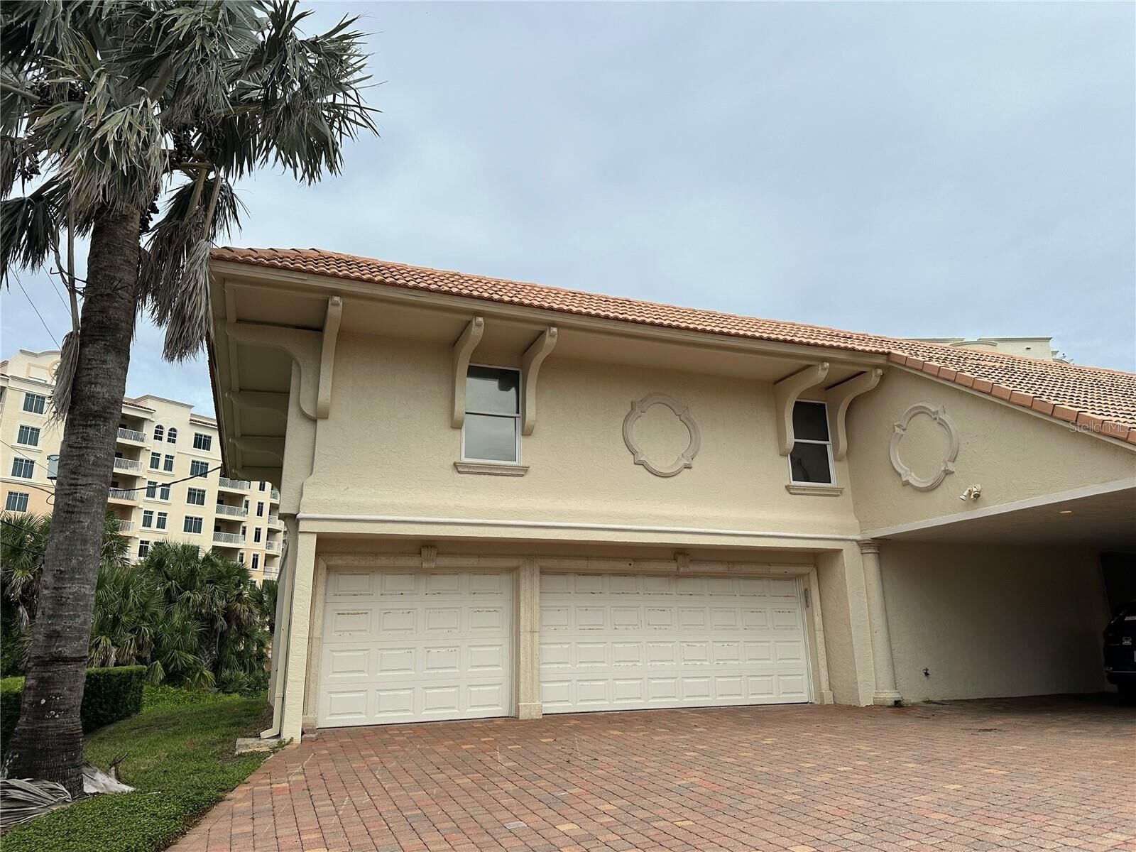 Property Photo: 2117 Ocean Drive FL 32169
