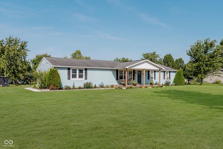 Property Photo: 405 N Country Club Road IN 47303