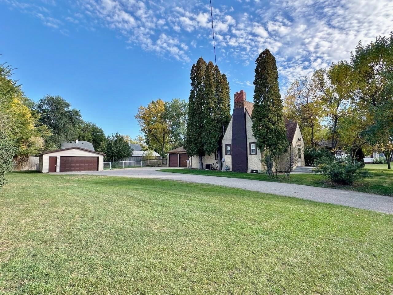 Property Photo:  630 1st St NW  ND 58703-2306 