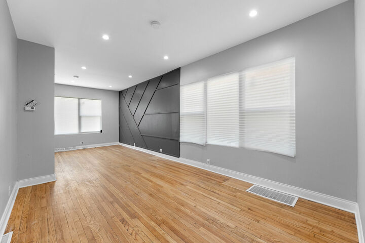 Property Photo:  7628 S Evans Avenue  IL 60619 