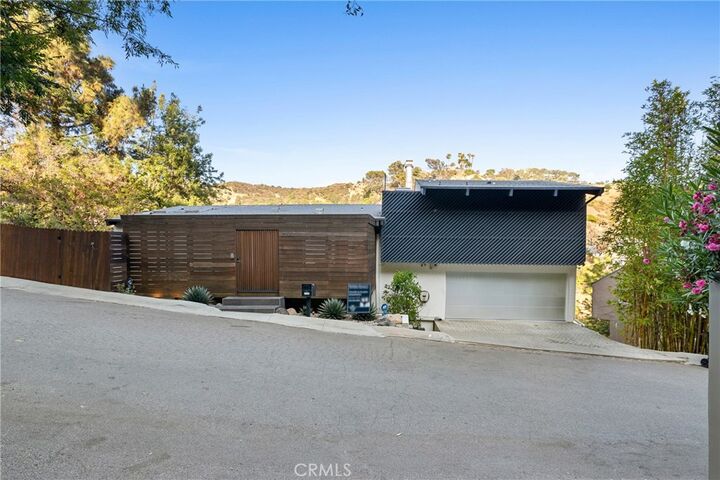 Property Photo: 2522 Zorada Drive CA 90046