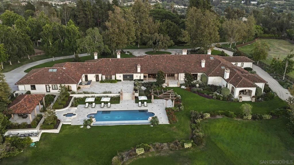 Property Photo: 17872 Via De Fortuna CA 92067