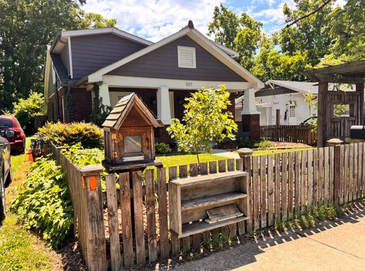 Property Photo: 1227 N 2nd St TN 37207