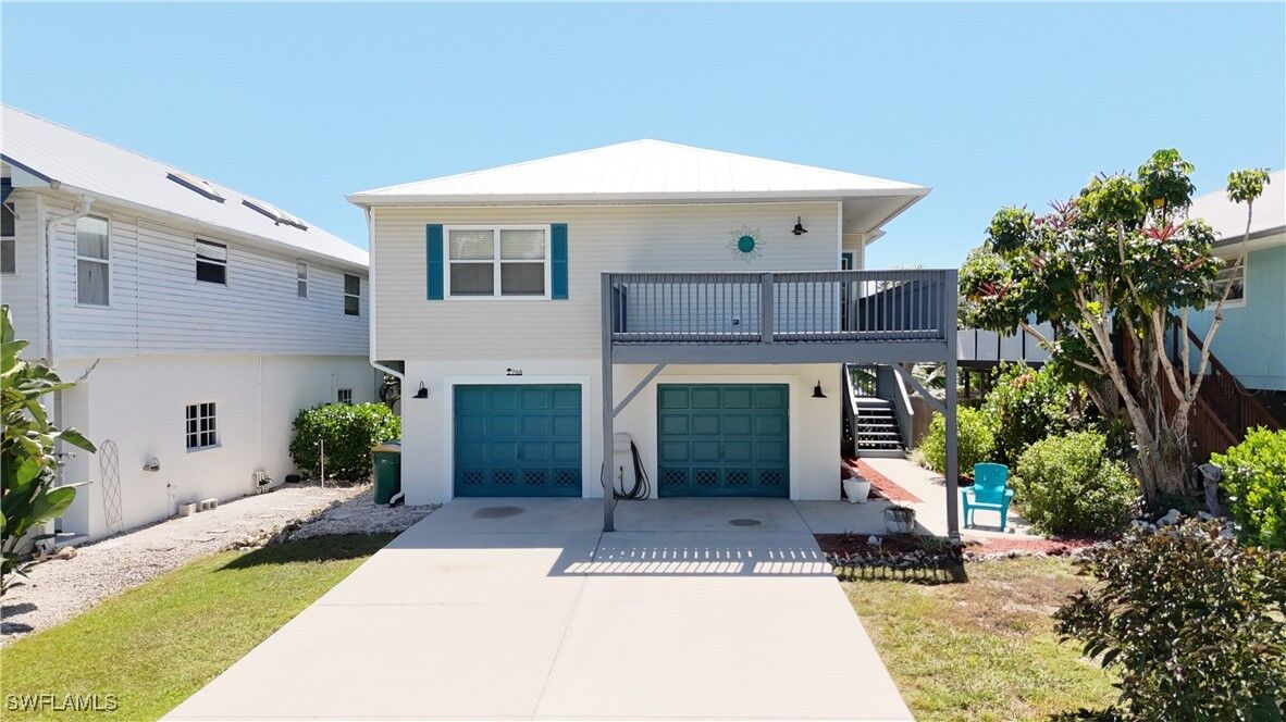 Property Photo:  768 Park Avenue  FL 34110 