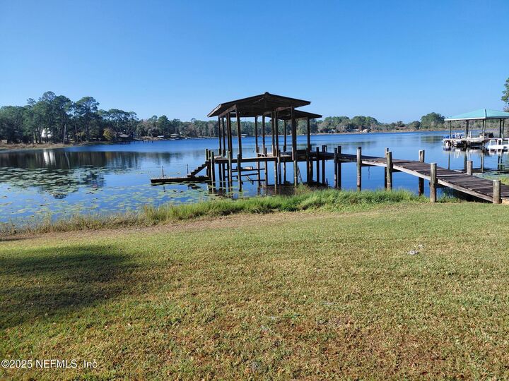 Property Photo: 113 Lake Como Point Road FL 32181